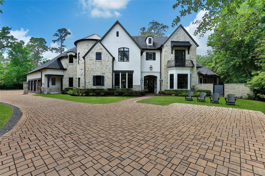Welcome home to 11917 Heritage Lane!
