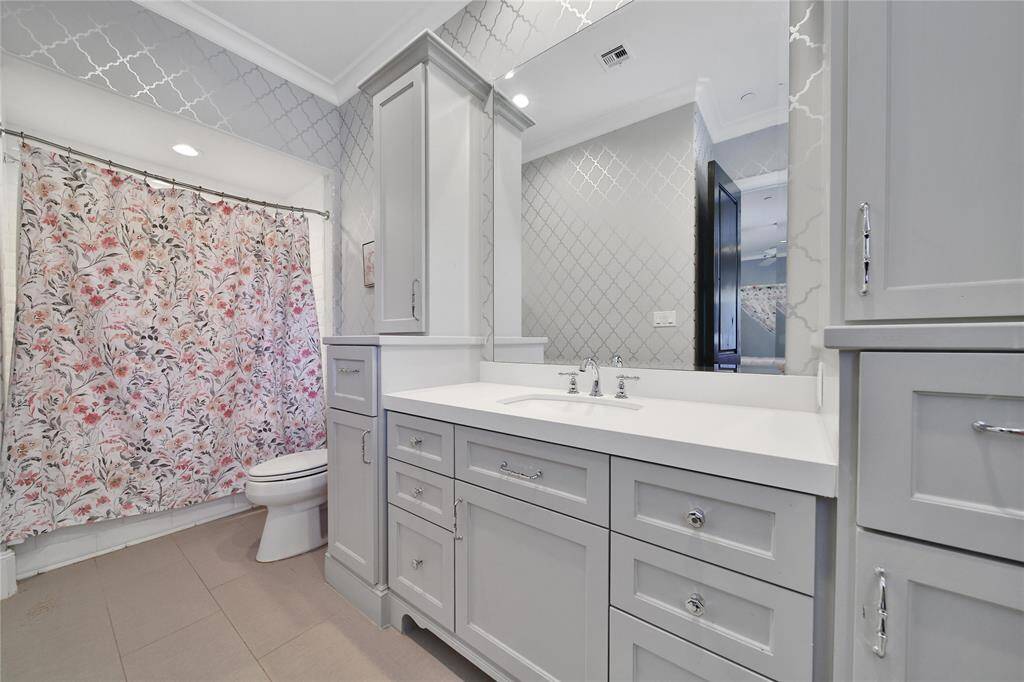 Secondary bathroom with tub/shower combo and ample storage.