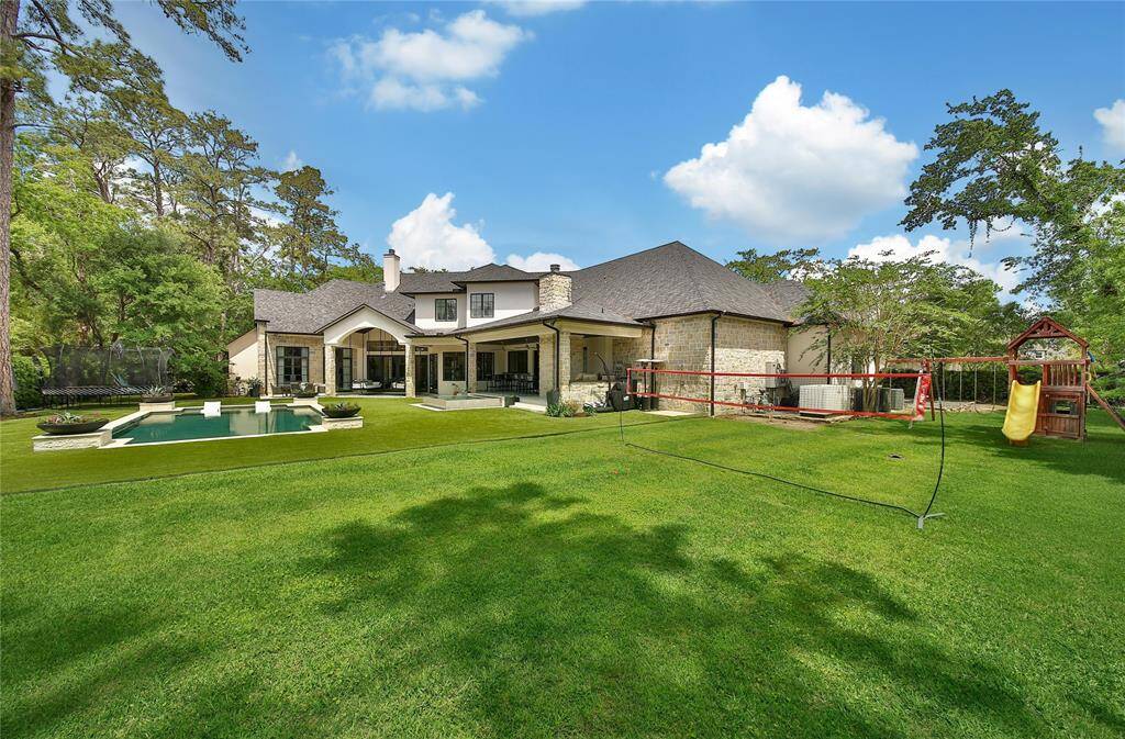 Beautiful 30,000 sq ft lot with plenty of room for hosting and spending time with family.