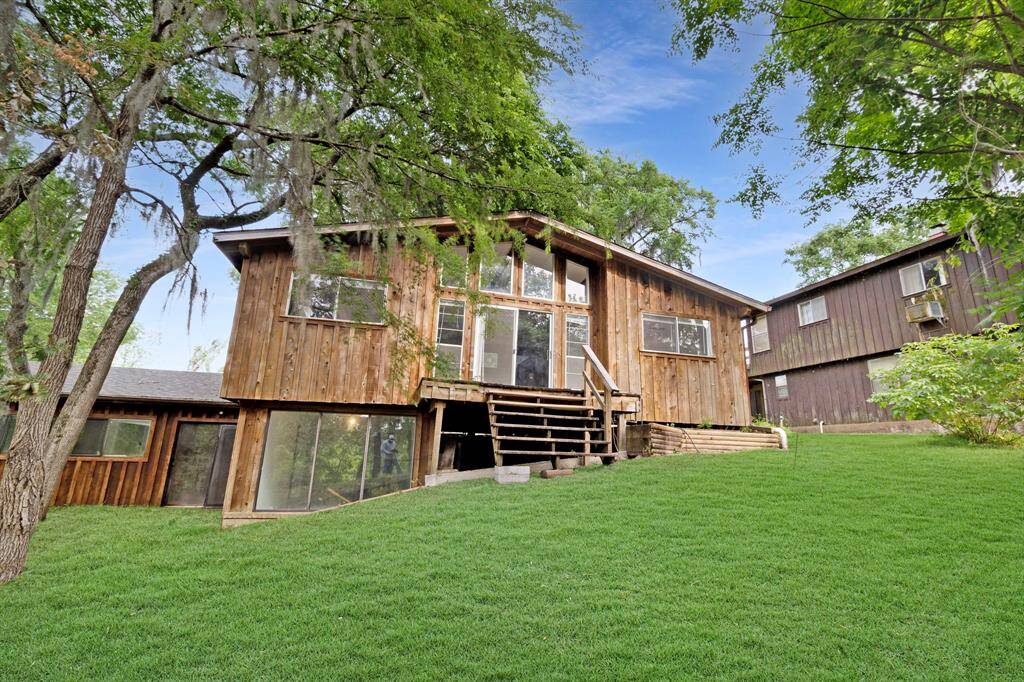 Welcome to your riverside retreat!