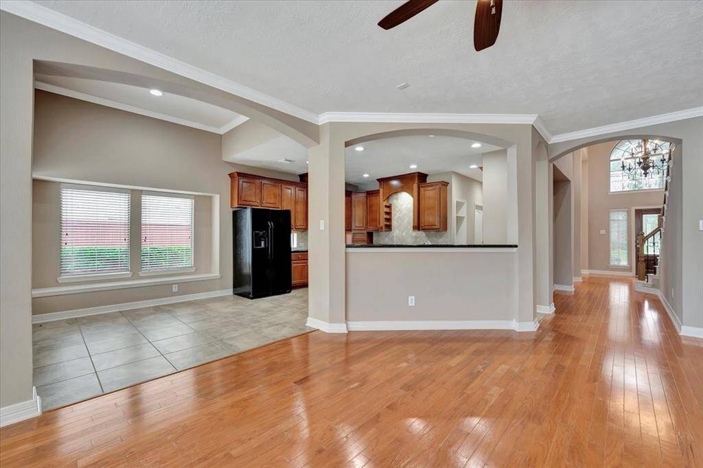 Showcasing breakfast room