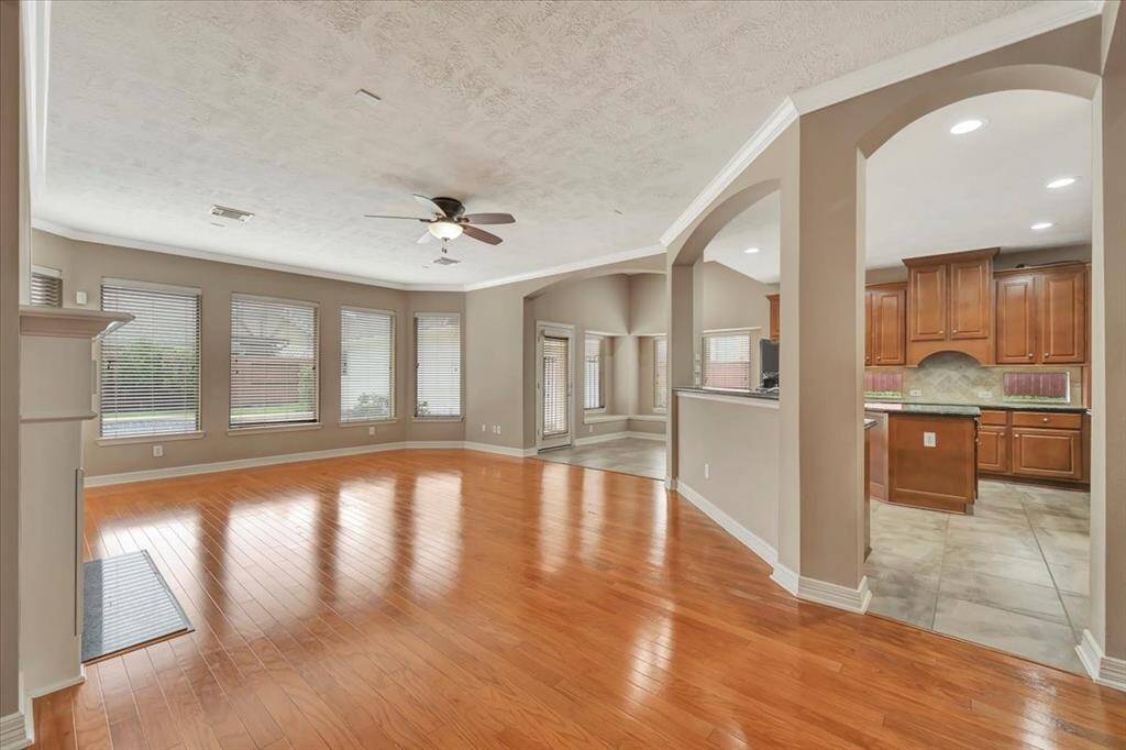 wall of windows in the family room overlooking the pool