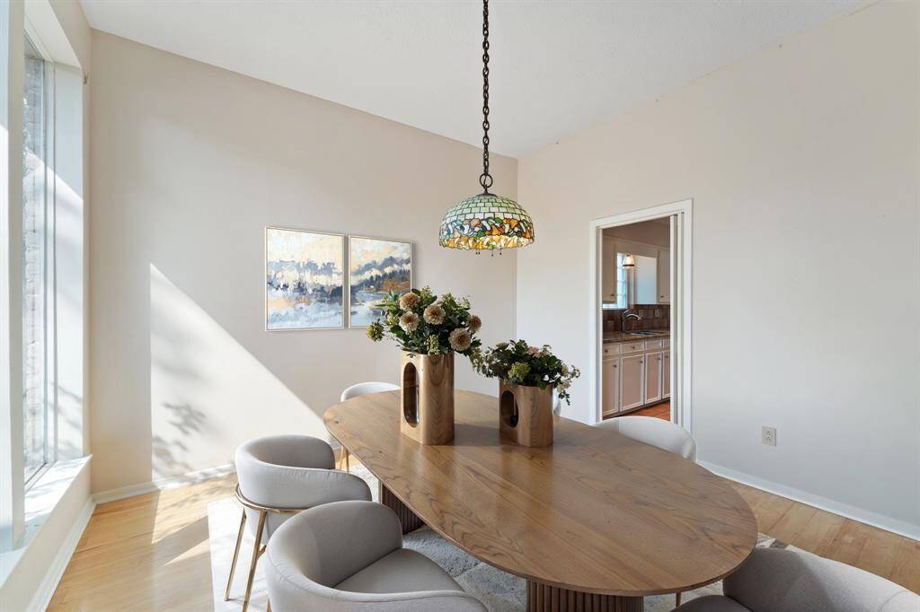Formal dining - Virtually staged
