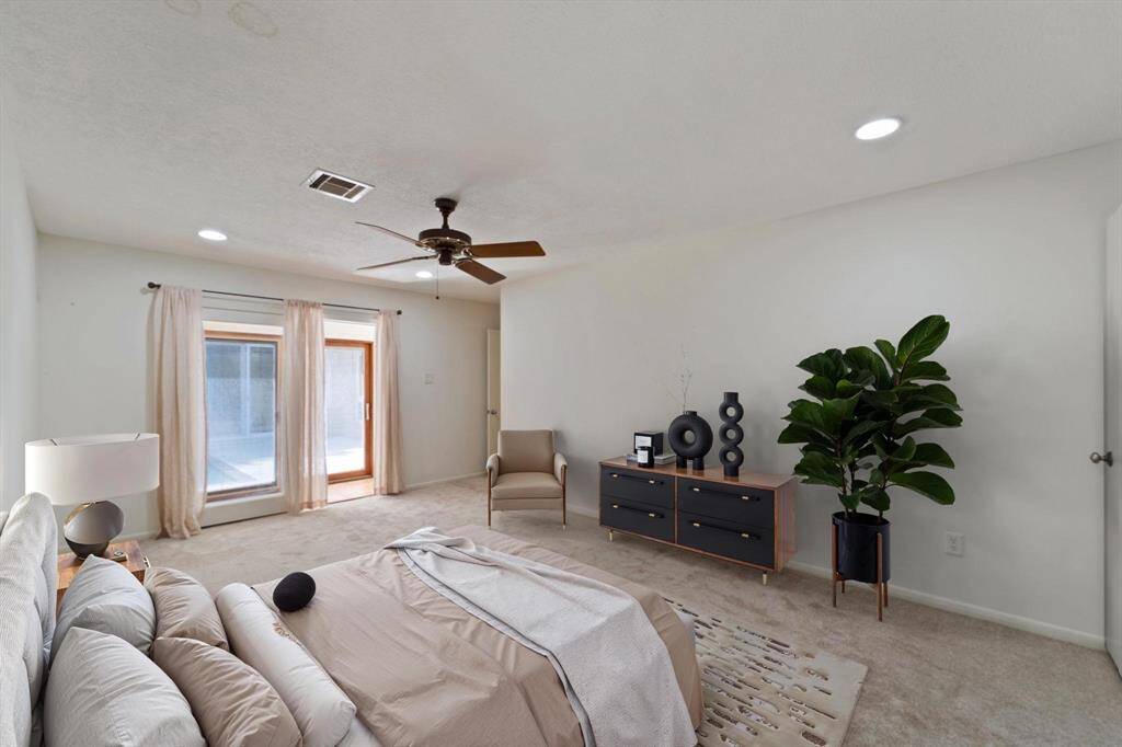 Primary bedroom - Virtually staged