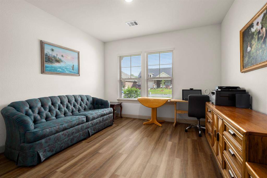 Second bedroom