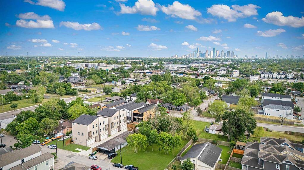 Enjoy the perfect balance of peaceful living and city access. This aerial shot highlights the homes' close proximity to Houston, putting you right in the heart of the action while maintaining a serene neighborhood vibe.