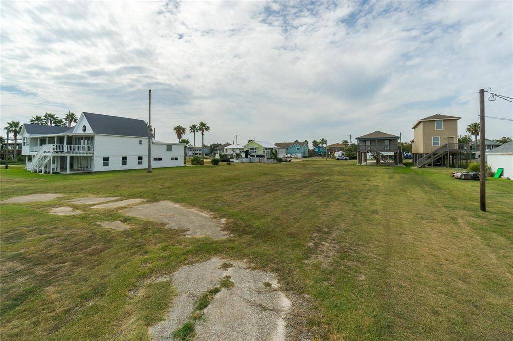 .3076 acre lot
