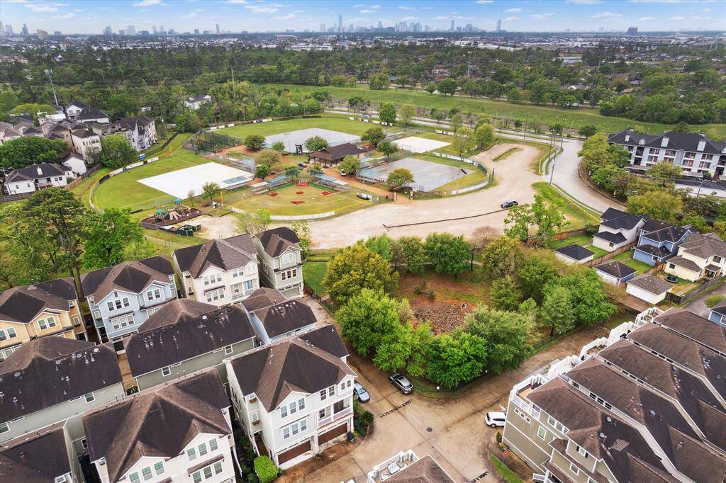 Fully gated and secure with a dog park. Close proximity to Lodge 88-home of the famous Heights Bingo Nights.