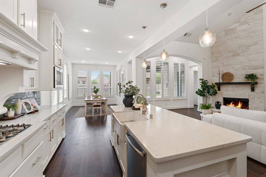 Another view into the kitchen.