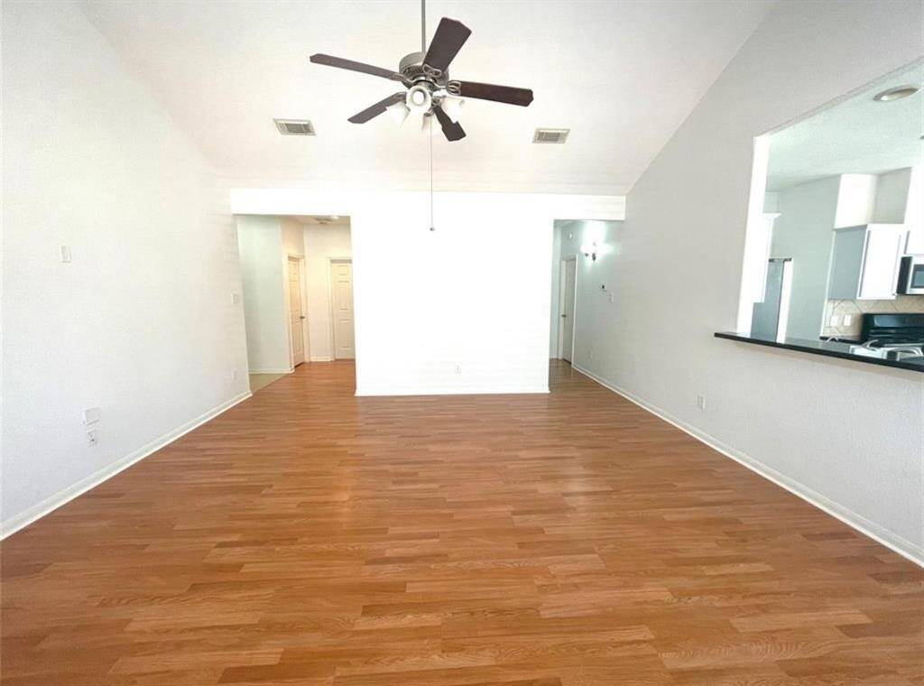 Spacious living room
