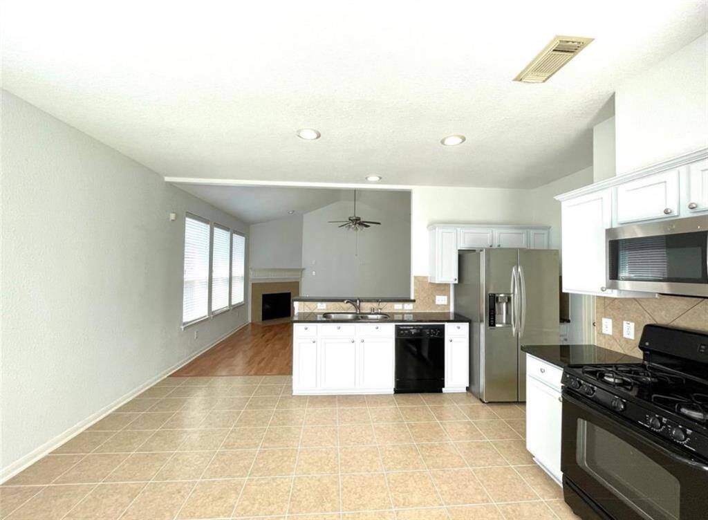 Kitchen dining area