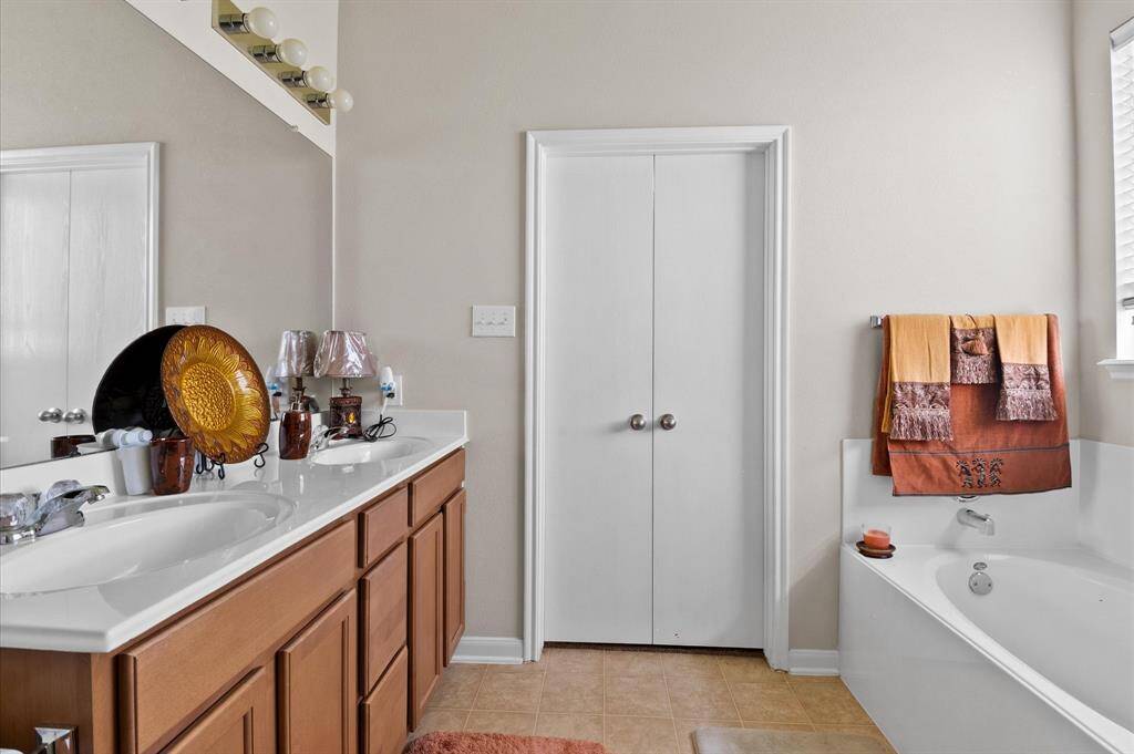 Master Bathroom Oval Tub View!