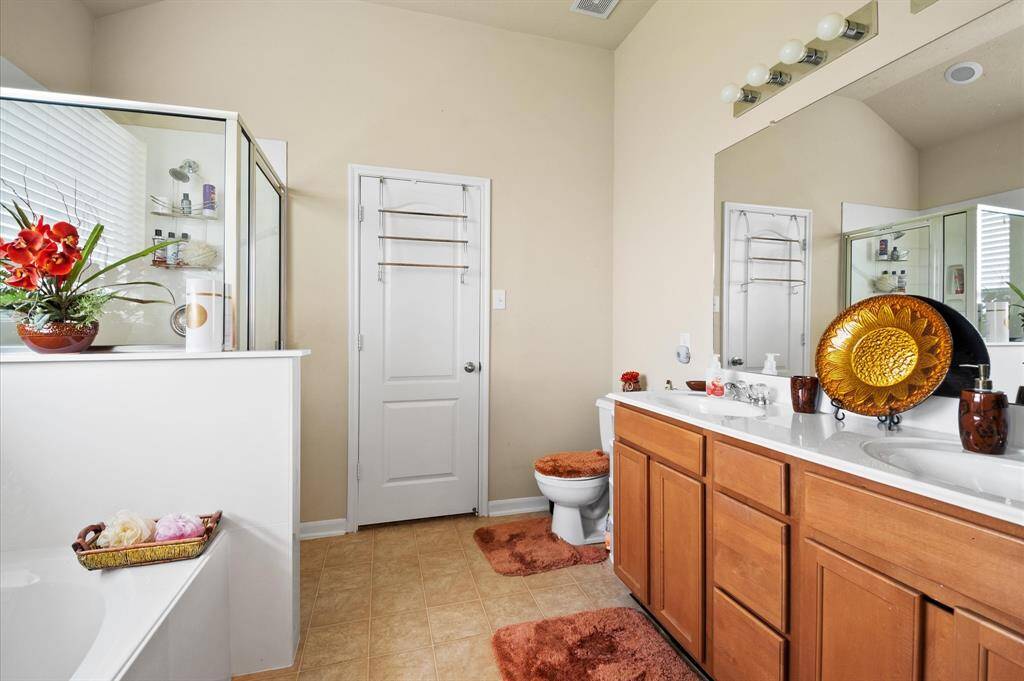 Master Bath Suite with Garden Tub/Separate Shower View!