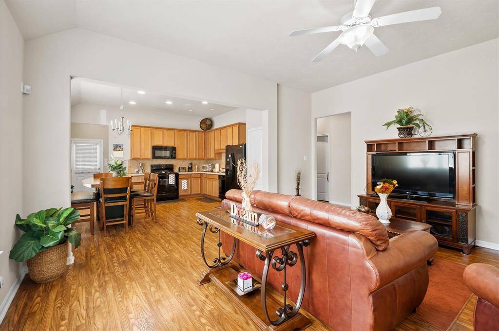 Family Room Dining Kitchen View!