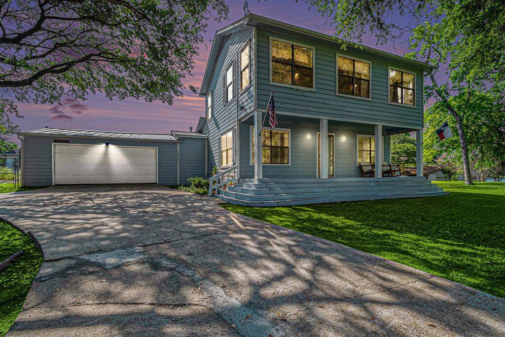 Welcome home to 13365 Hawthorne Dr.