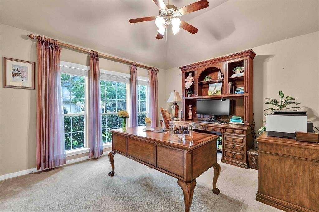 Bedroom as office