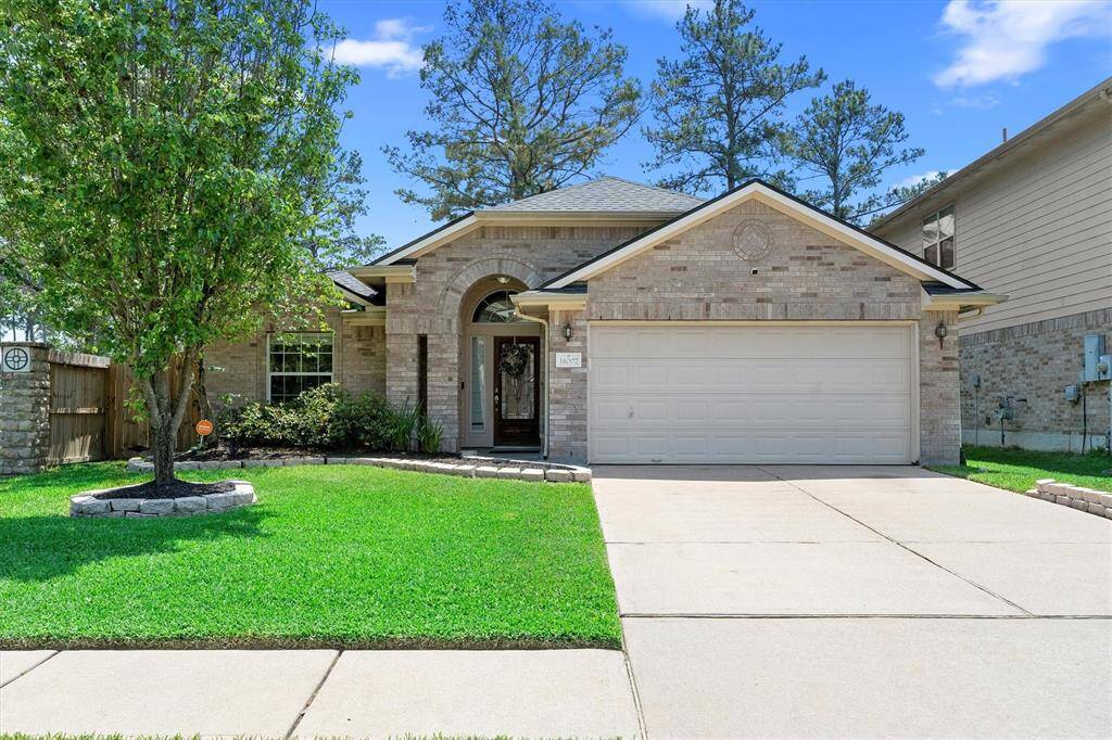 This home sits on a Corner lot of a cul-de-sac! With a large green space to the left. Note the new 2024 roof!