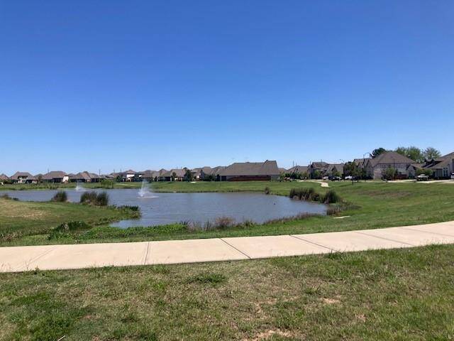 Copper Bend lake, fountains and walking paths next door.  Great area for walking, playing, fishing and small rafts, etc.