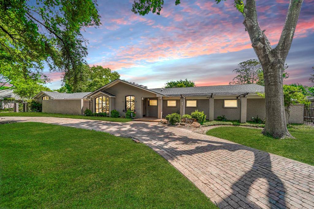 Welcome Home to 1407 Briar Bayou! This 5,000 sqft Ranch Style State boasts spacious bedrooms, a magnificent master suite with its own sitting area and home office, a sparkling pool, and so much more!