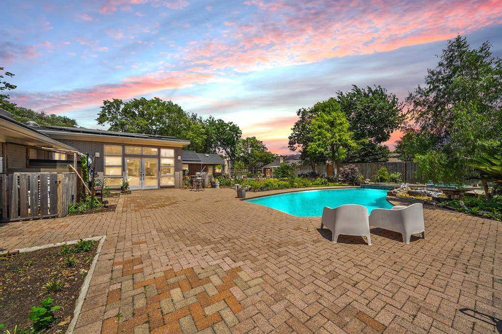 Welcome to your Backyard Oasis!