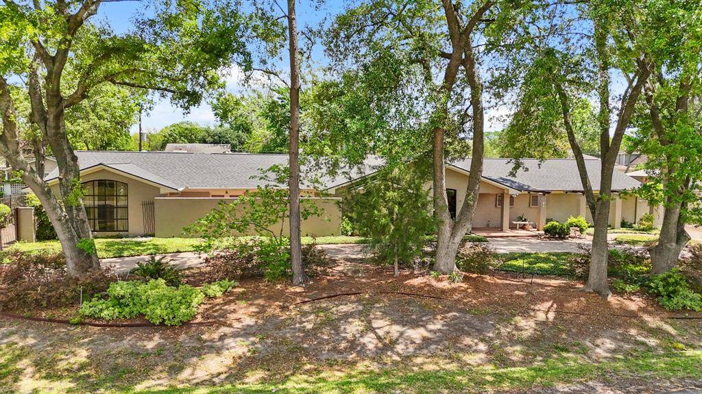 Enjoy the privacy and security this property has to offer! It is located on a quiet private street!
