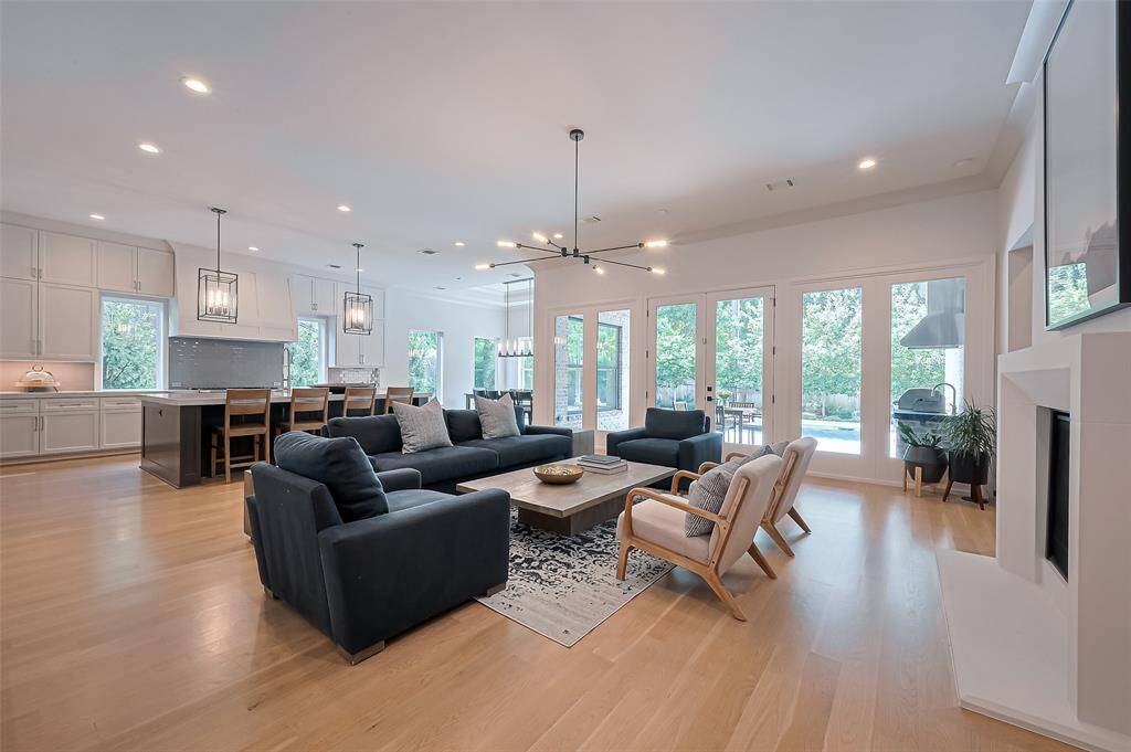 This contemporary modern masterpiece boasts an expansive 4,362 sqft and was expertly crafted in 2020 by the esteemed Providence Custom Homes.