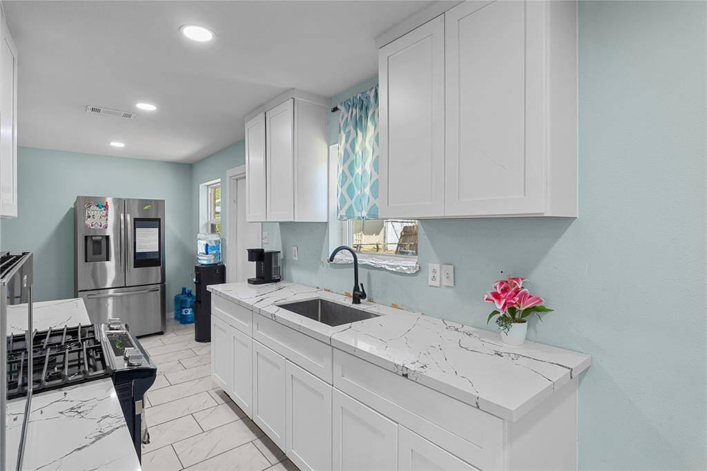 Quartz countertops in Kitchen