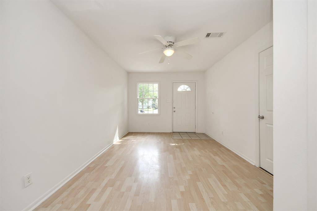 Secondary bedroom