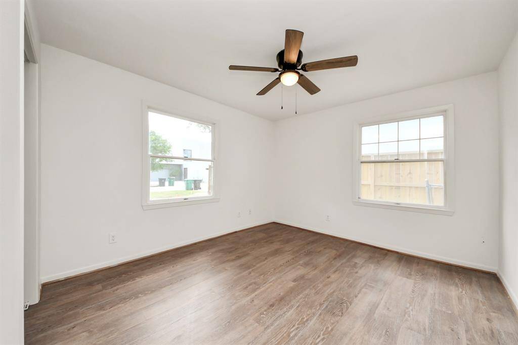 Secondary bedroom
