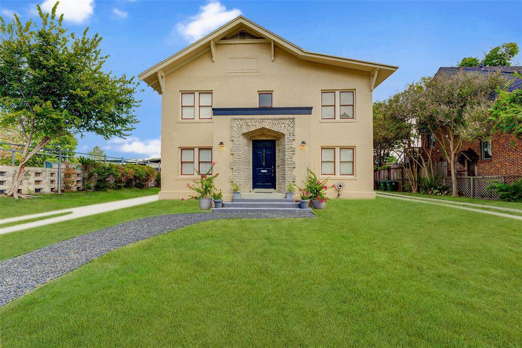 Welcome to 1516 Bonnie Brae. Apt #4 is in back on left side of driveway.