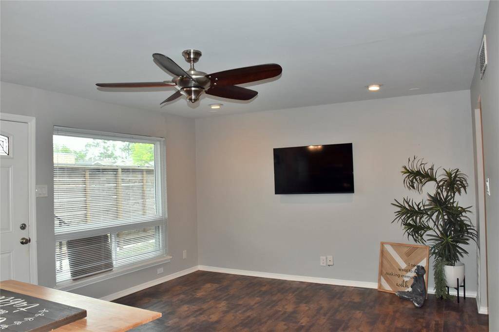 beautiful condo with Sony Smart TV
