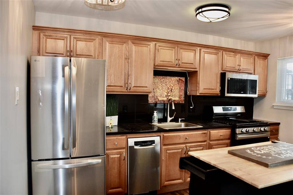 Updated Kitchen all new appliances and fixtures.