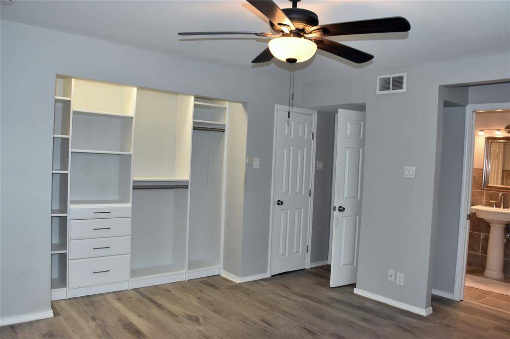 Built in Closet Syster in bedroom