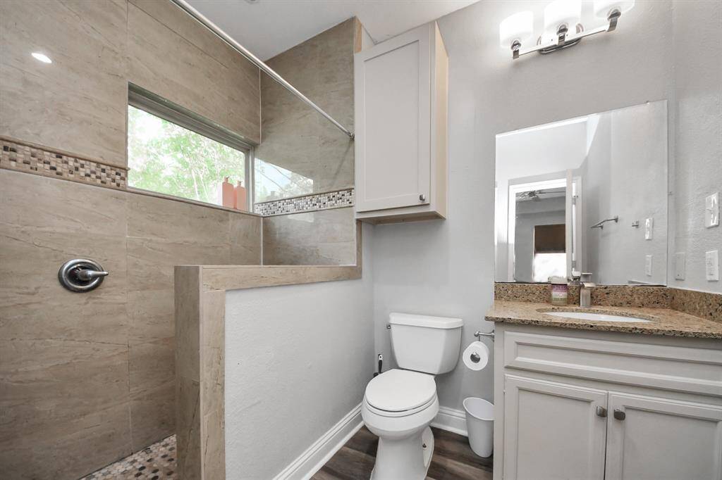 garage apt full bathroom