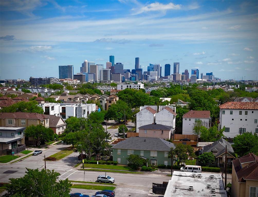 Oakdale is so close to downtown as seen from this shot taken ABOVE Oakdale.  You can really see how close downtown really is.