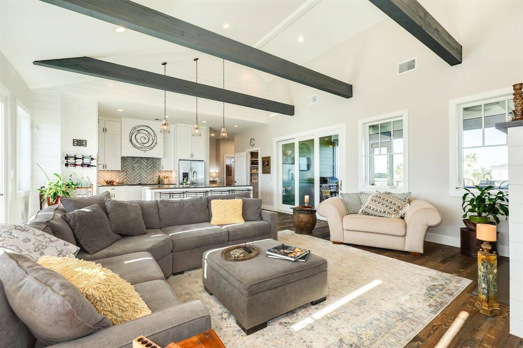 Spacious living/kitchen combo makes it great for hosting family and friends.
