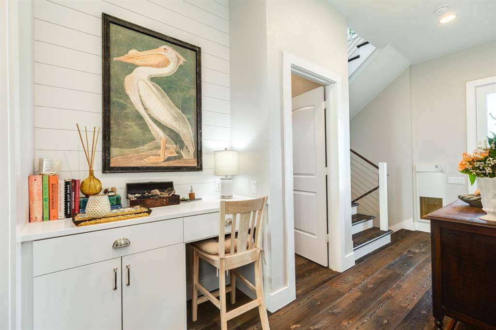 Office nook on 1st living floor located right off of the kitchen