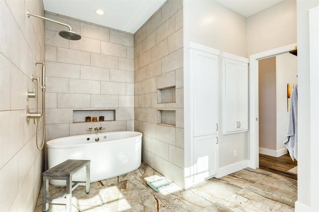 Primary en-suite bath with built ins and soaker tab