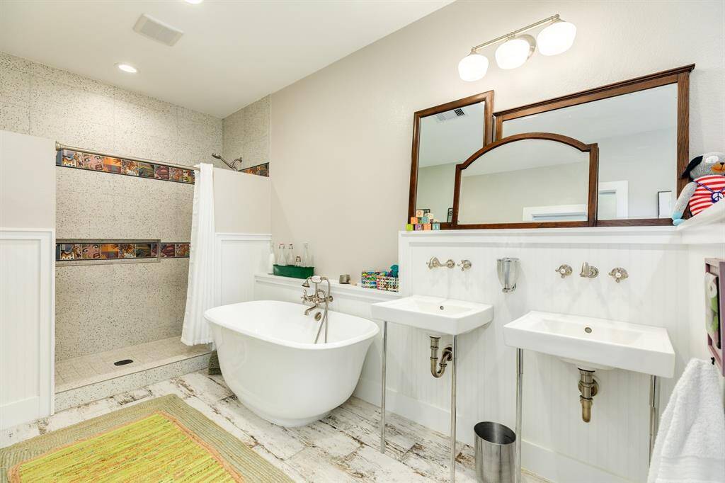 Dual sinks, soaker tub and double shower