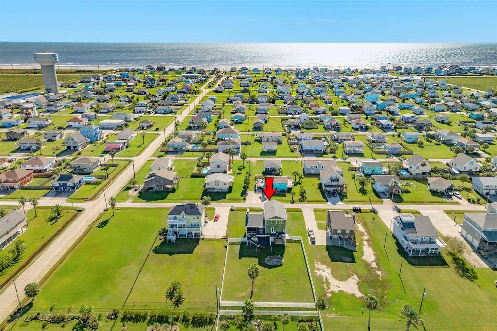 Aerial view to the Gulf   Large fenced in lot  (17,441 sq ft)