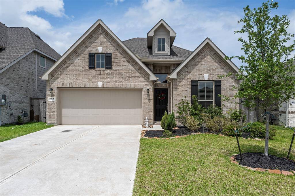 Welcome to your new home in Windrose Green of Angleton, Texas!