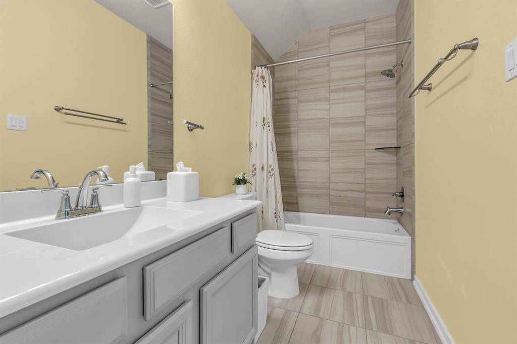 3rd full sized shower/tub combo.