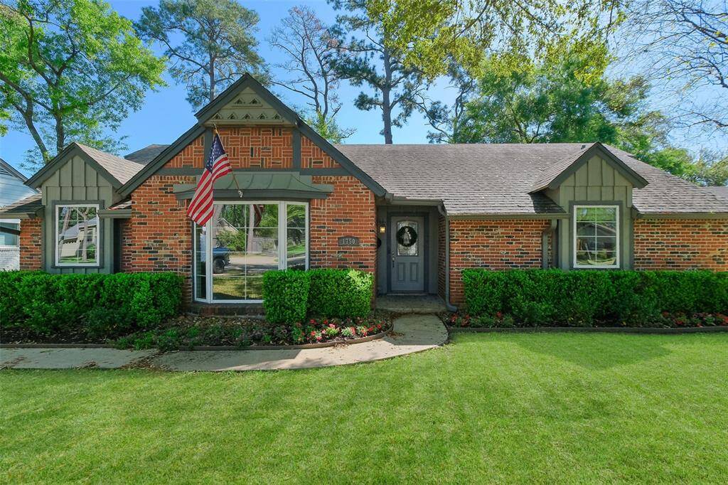Charming updated one story ranch style home located in the desirable Royal Oaks neighborhood in Spring Branch. Featuring: new A/C condenser (‘23), new AC compressor (‘24), double paned windows, new security system, and roof (‘17). Walk to Nob Hill Park! Minutes from popular shopping & dining at City Centre,Town& Country, Memorial City Mall. Close proximity to Energy Corridor, Beltway 8 & I10. A must see in this beautiful hidden gem of a neighborhood!