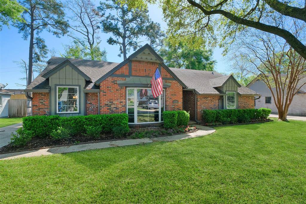 Picture perfect curb appeal, featuring beautiful landscaping and mature trees. There are new outlets in front for easy holiday lights.