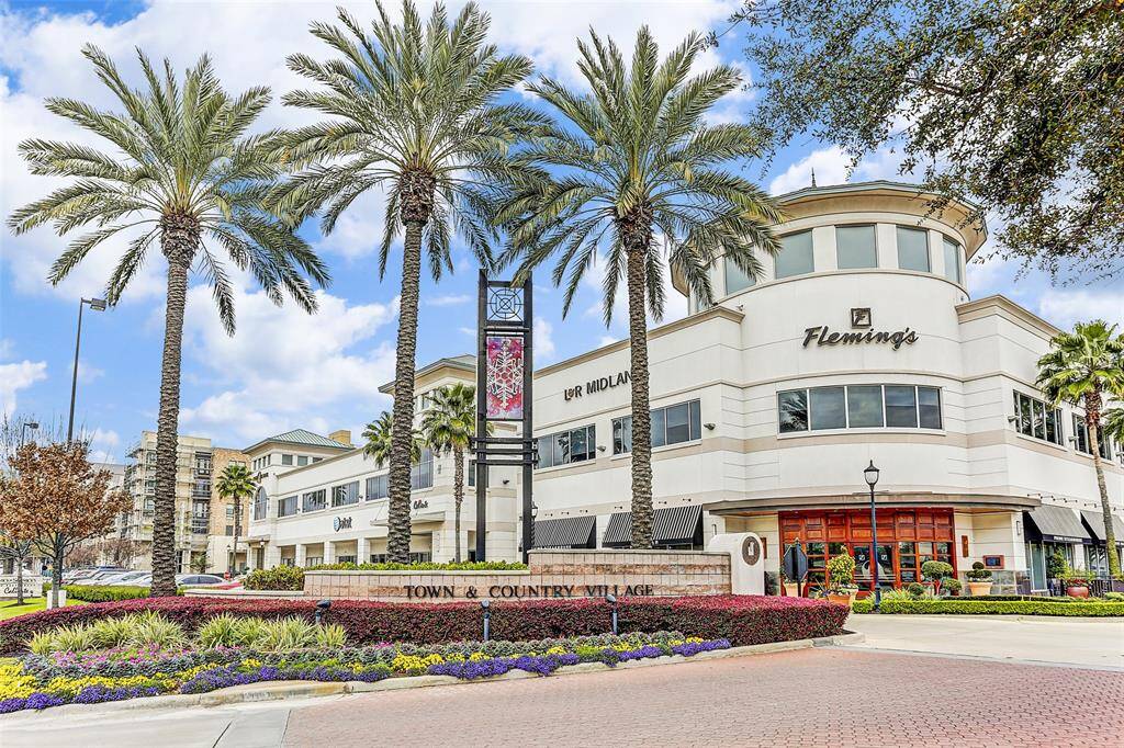 Minutes from TONS of popular shopping and dining at City Centre and Memorial City Mall.