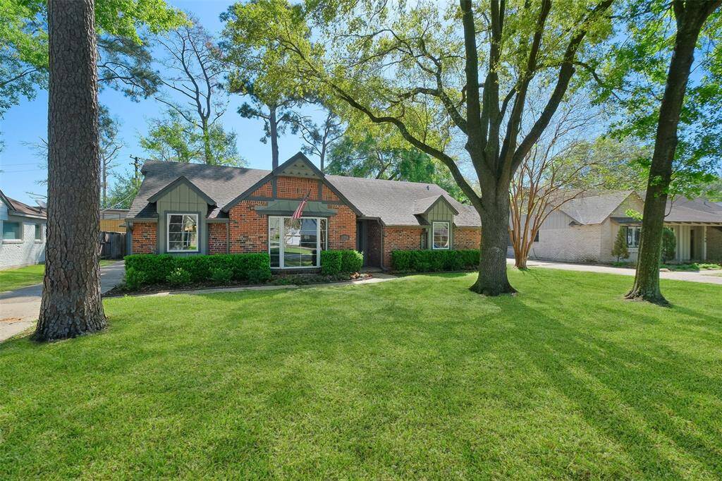 7 zone sprinkler installed (‘17) as well as gutters with leaf guards. Long driveway leads to your 2 car garage with automatic garage door opener. Large front grass space.