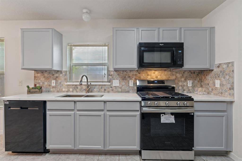 Brand new gas five burner cooktop stove.