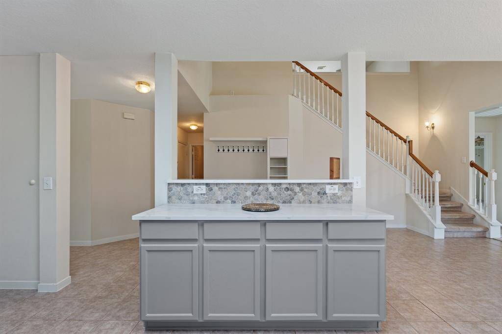 A perfect serving area for guests with an abudance of storage.