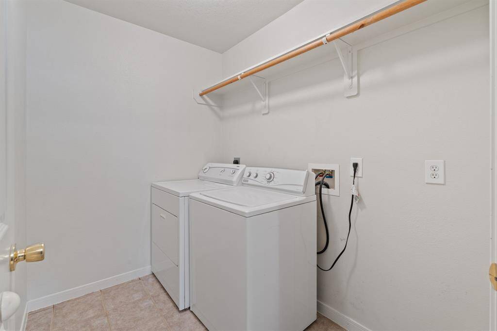 Spacious laundry room.