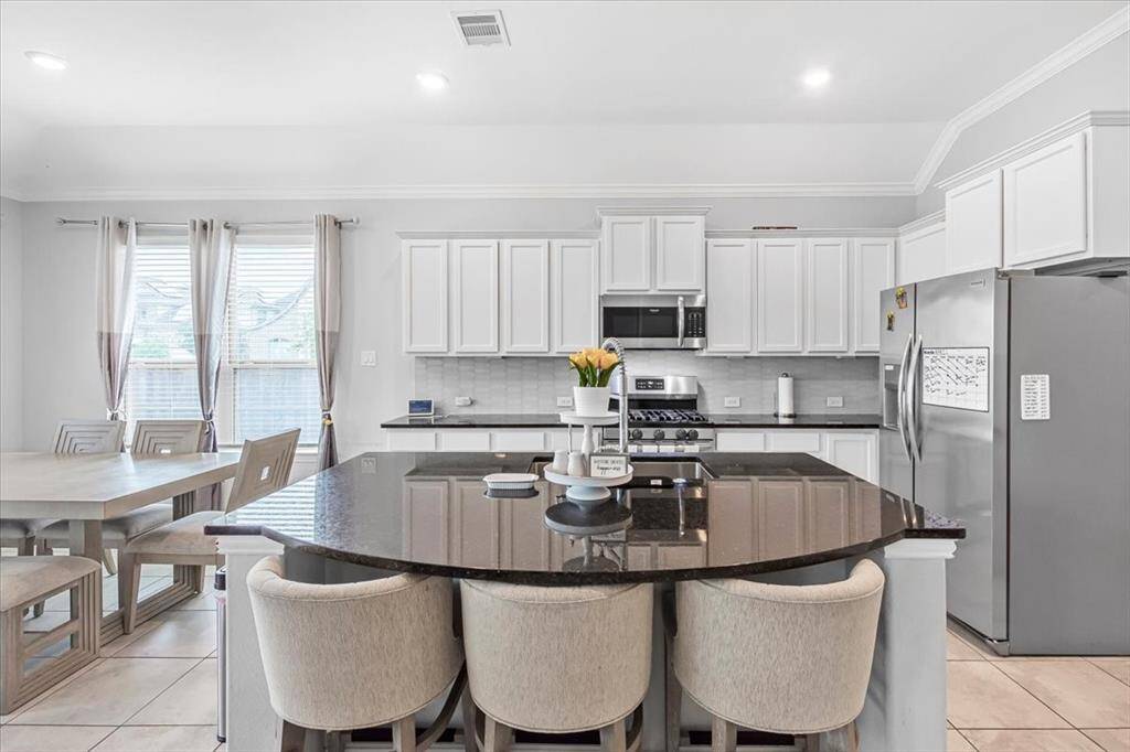 Chef-inspired kitchen with island, walk-in pantry, and modern finishes